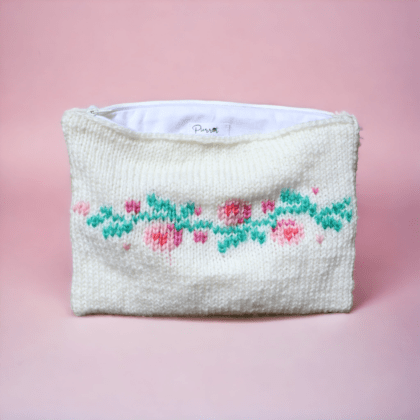 Pochette tricotée à la main - Fleurs roses - Pierrot Créations